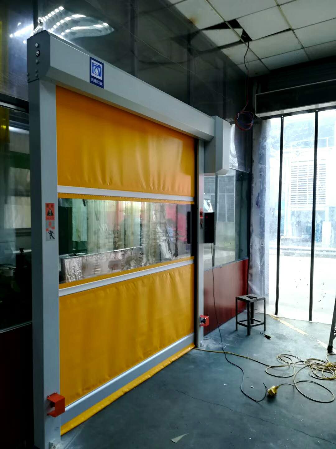 佛山興德快速自動(dòng)門(mén)在惡劣環(huán)境下使用需要注意的地方